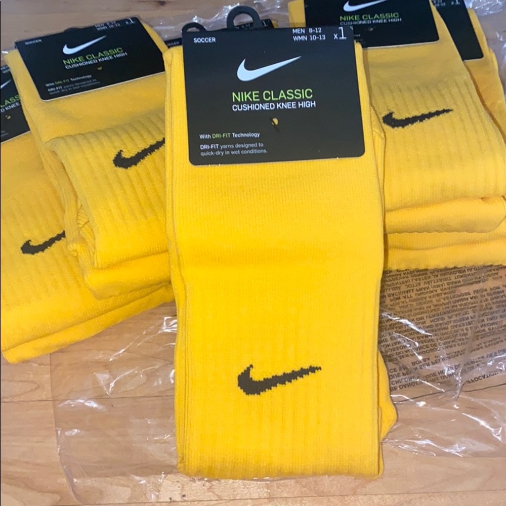 Nike classic cushioned knee high socks (DRI-FIT)